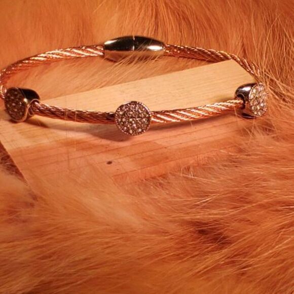 Elite  New, 18k Rose G0ld Layered Lead-Free High End White Zircon Cable Bracelet - Picture 5 of 6